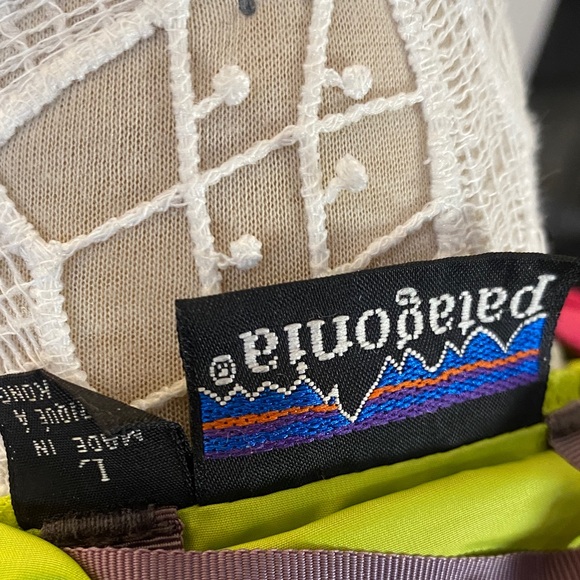 Patagonia Fuchsia Hooded Jacket - Picture 17 of 17